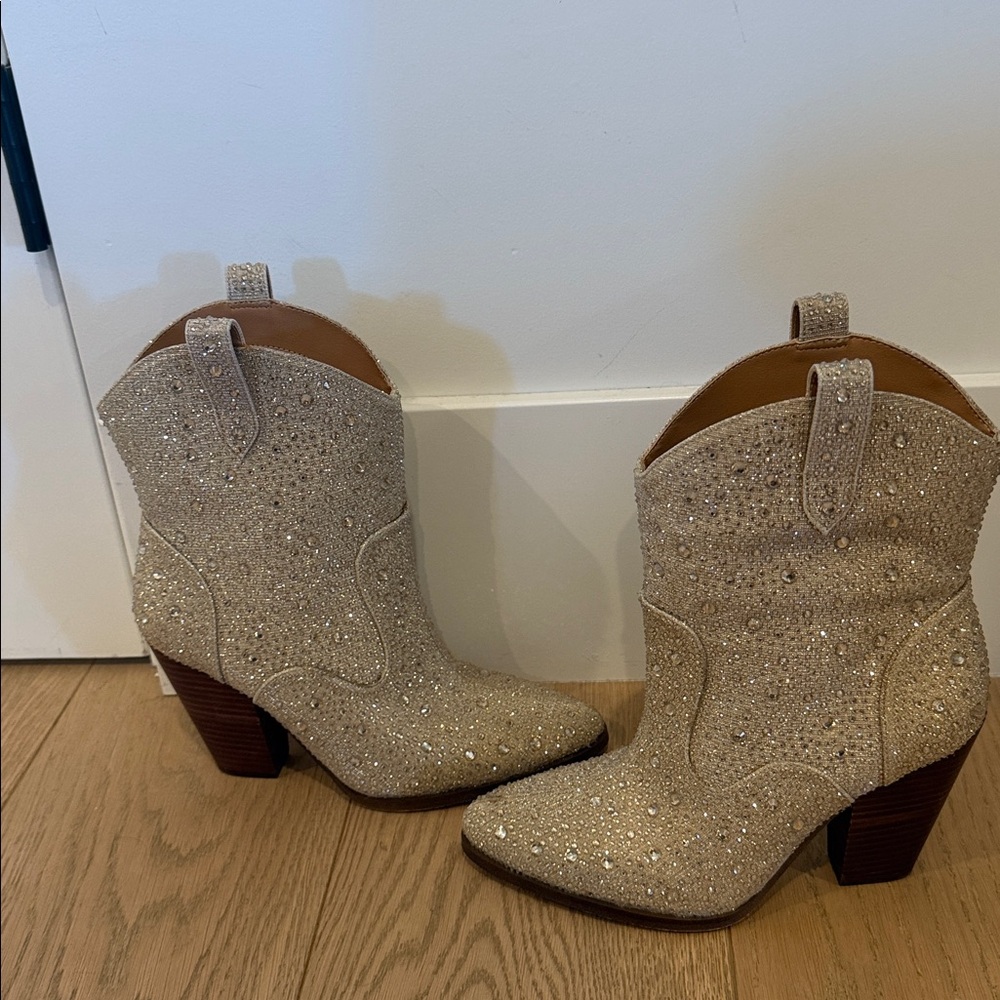 NEW ✨ Jessica Simpson Champagne Rhinestone Cowboy Boots Cissely 7.5 gold